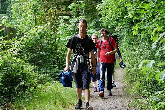 jeden z zespołów na trasie (fot. Zosia Moś) Grafika Z historii Pierwszego Marszobiegu Trójmiejskiego Parku Krajobrazowego "TPK Porusza"